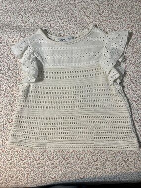Zara White Eyelet Crochet Flutter Sleeve Tee. Medium